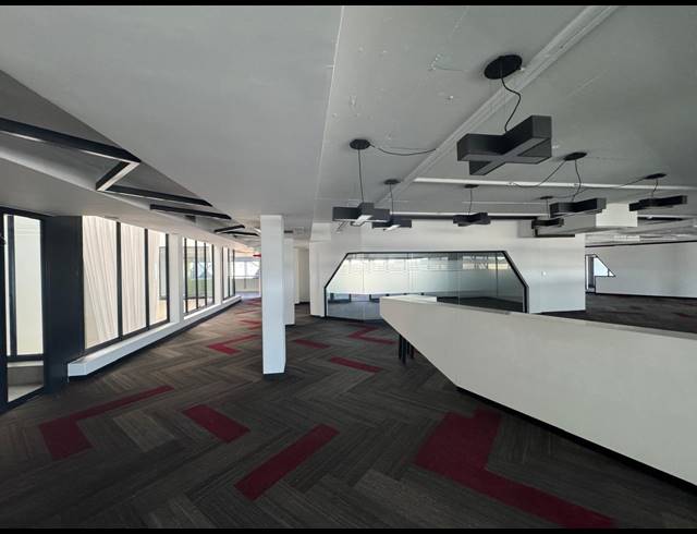 753M² SHOWROOM TO LET IN KRAMERVILLE